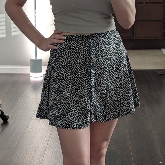 Mini Skirt - Picture 1 of 2
